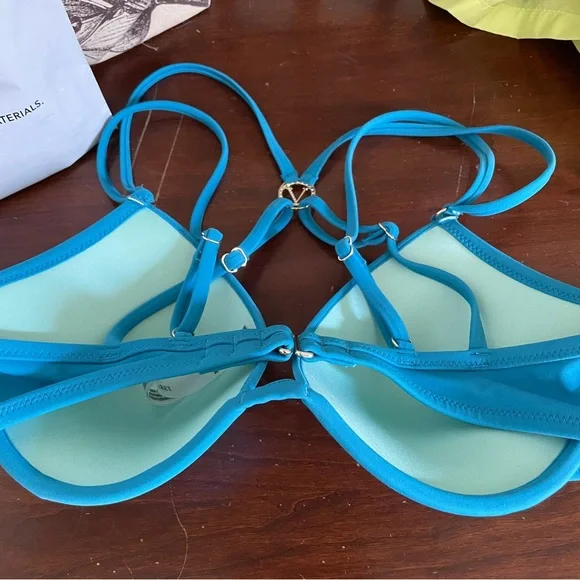 *NWT* VS Swim Top - Picture 6 of 10